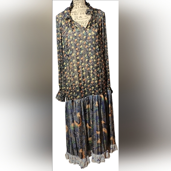 code mode Dresses & Skirts - Code Mode Floral Long Sleeve Maxi Dress - Large